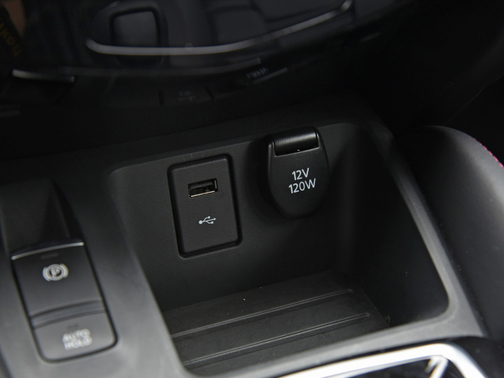 Why can't the USB port of Qashqai be charged? iNEWS