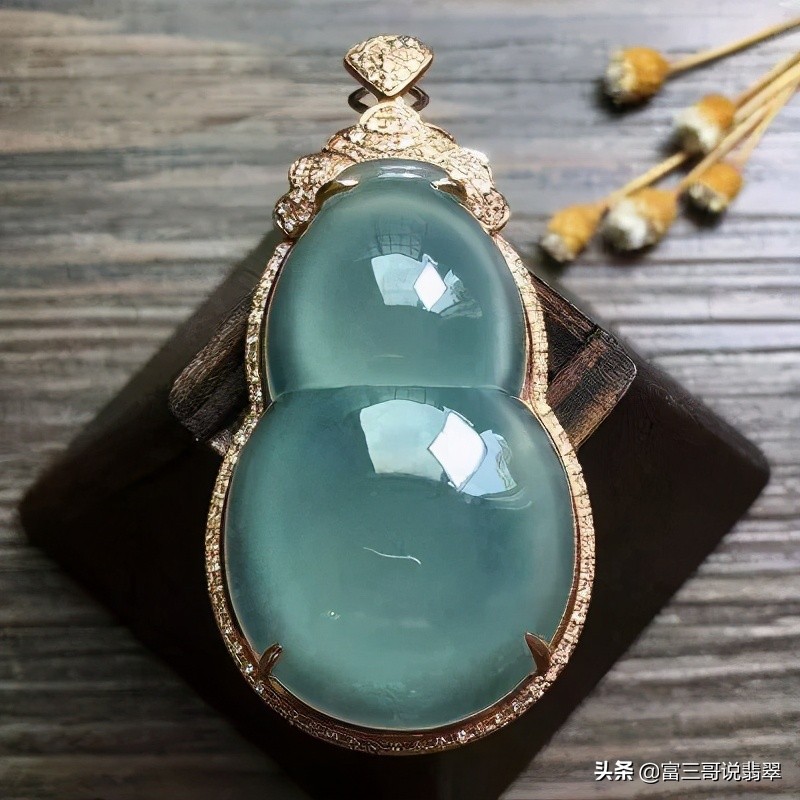 Women of this age say they want to wear jade, but they have to pay attention to what jade to