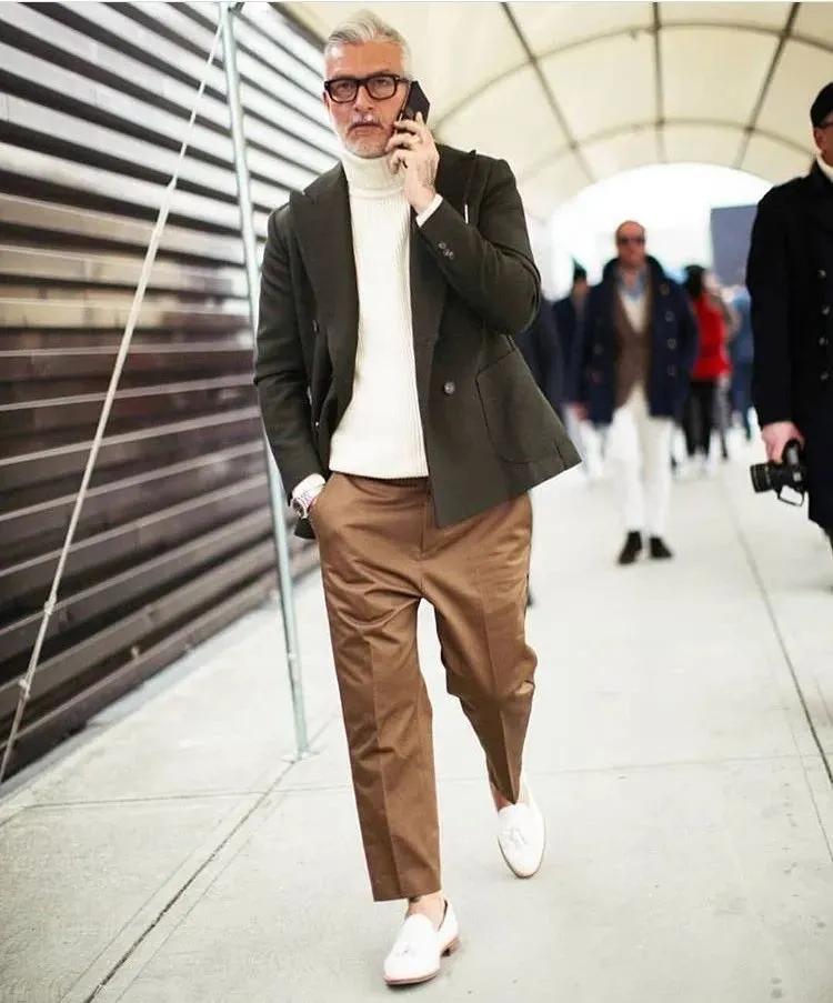 The khakis that a man wears most in his life have a black history? iNEWS