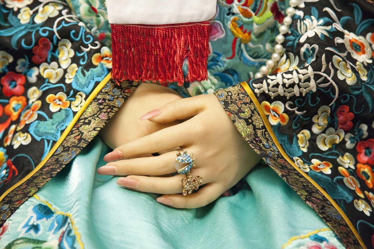 Why is Empress Lu so vicious? iNEWS