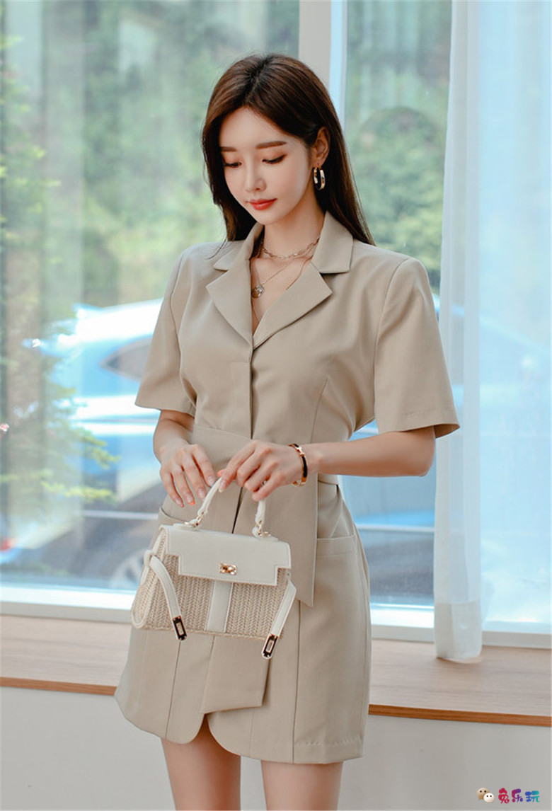 孙允珠丨爱尔兰橡木棕铜层叠绅士衣裙