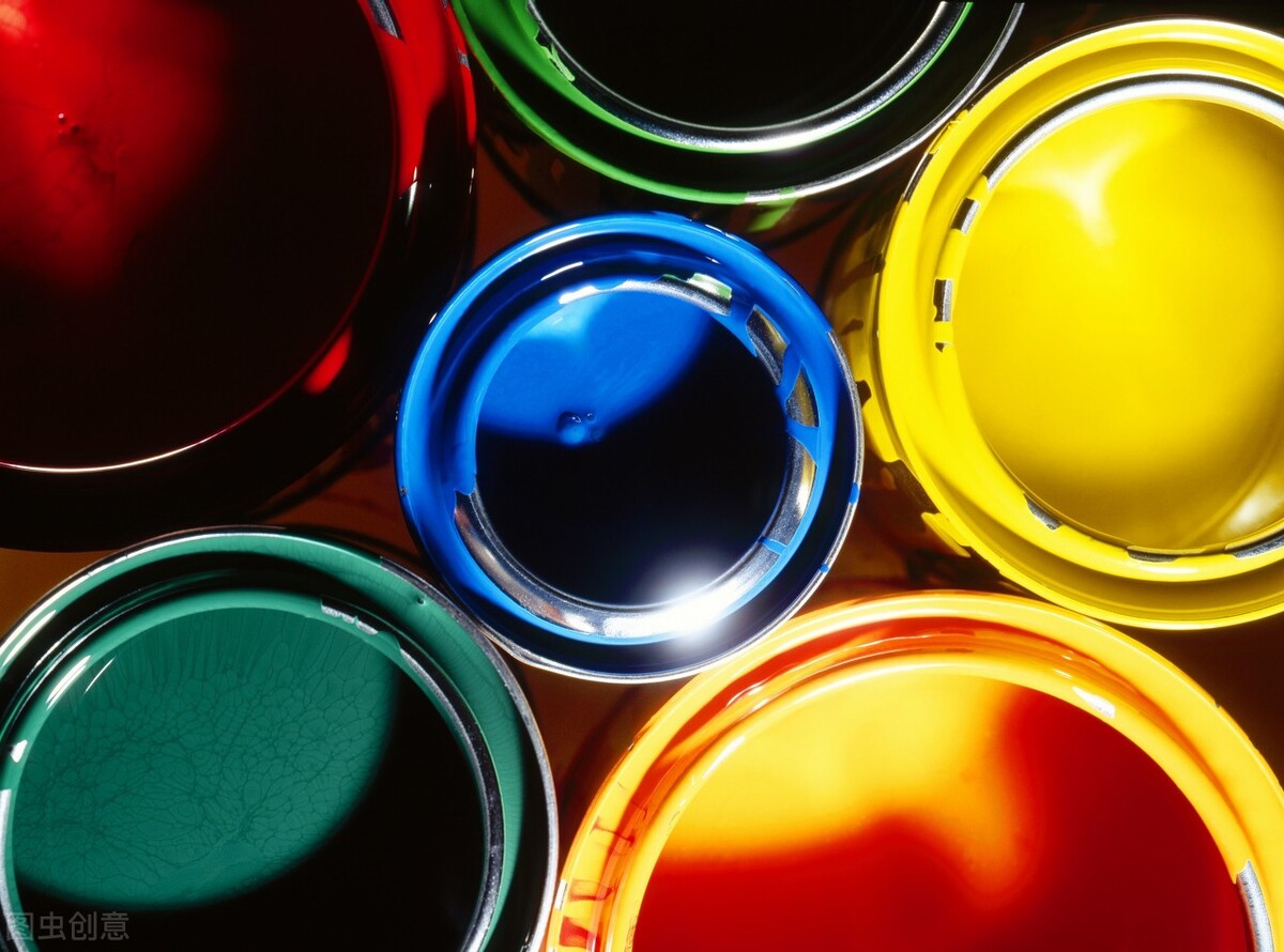 What are the main ingredients of paint thinner and what is the use of