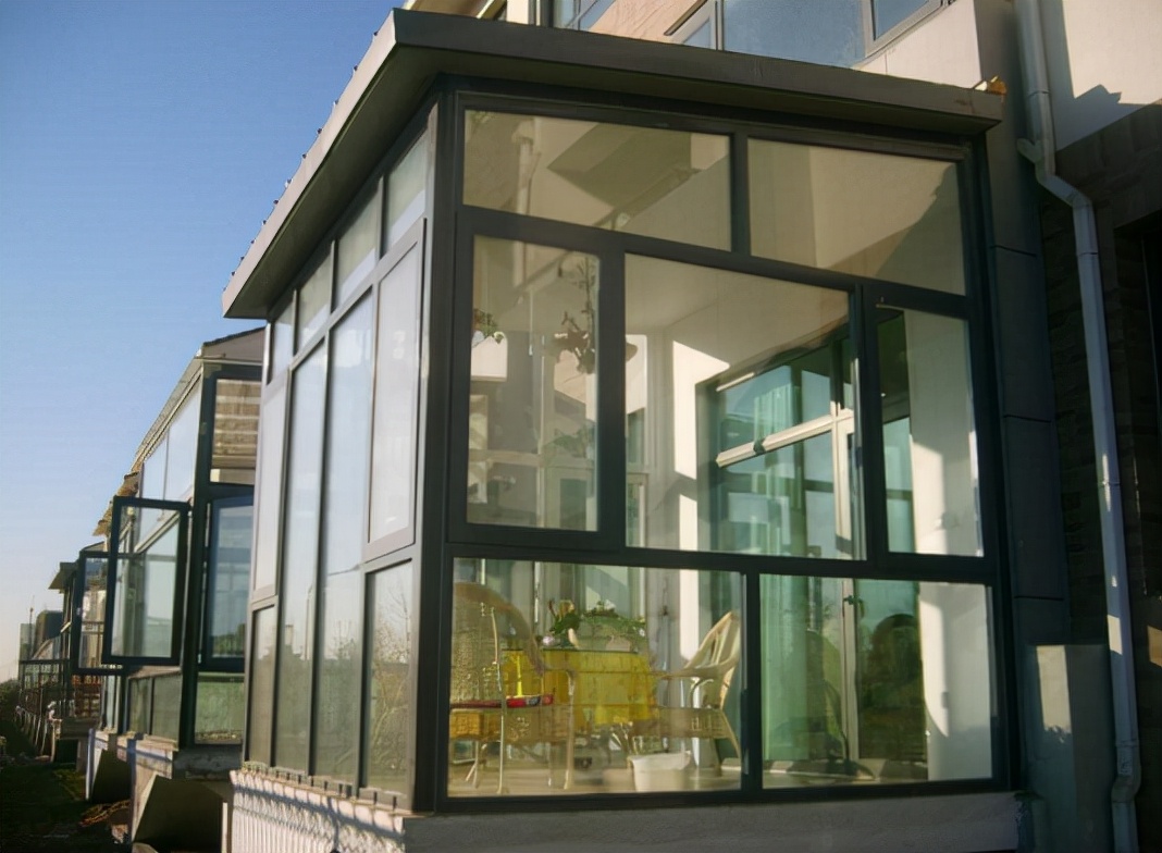 What does "broken bridge" mean for broken bridge aluminum windows?After