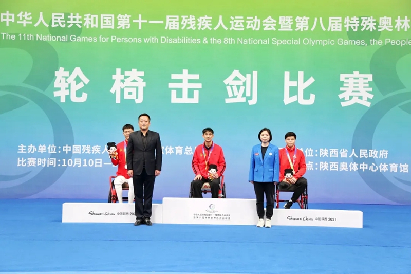 Shaanxi team Xiao Rong wins silver medal in wheelchair fencing event ...