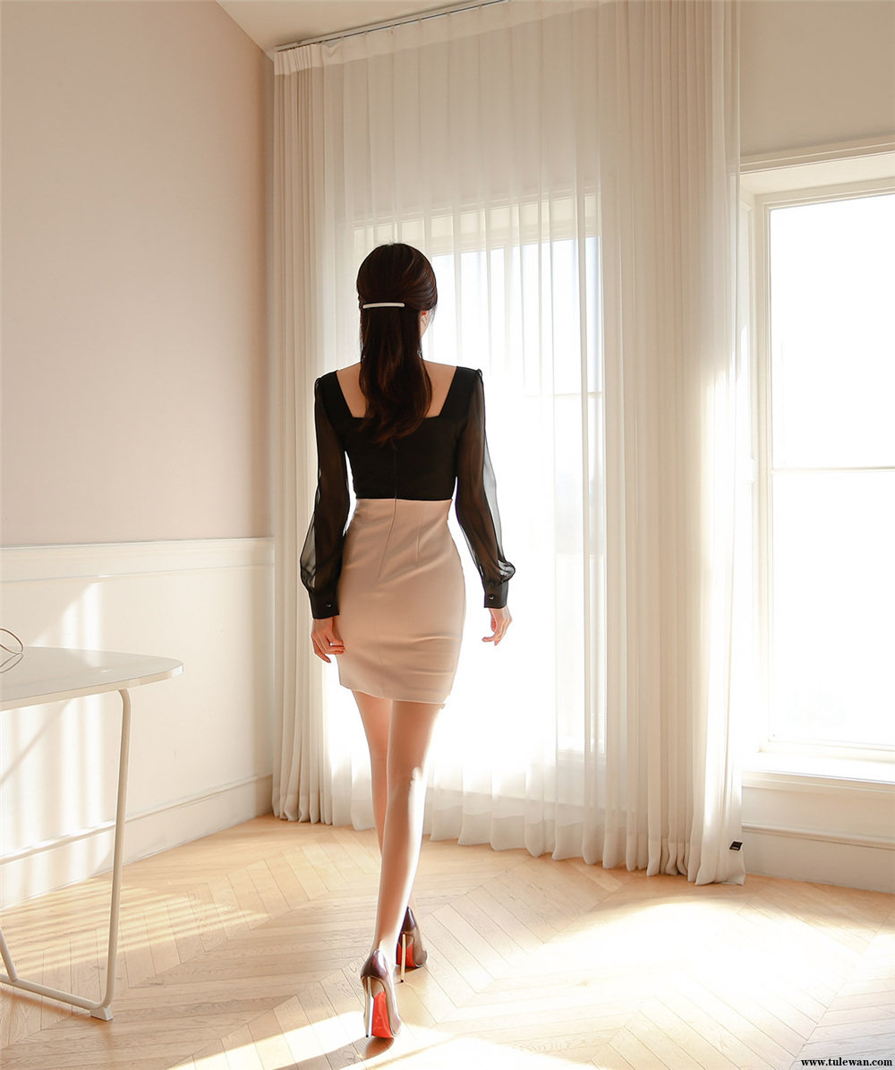 孙允珠丨海棠蕾丝花苞雅黑轻纱束腰裙