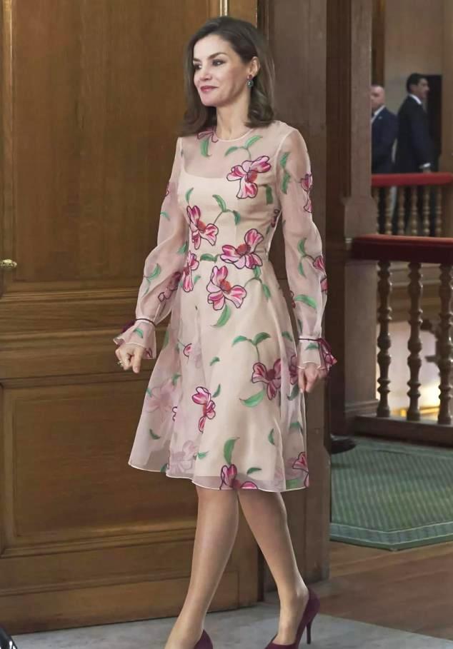 After Lai and Kate wear blue printed skirts one skirt is too loose and