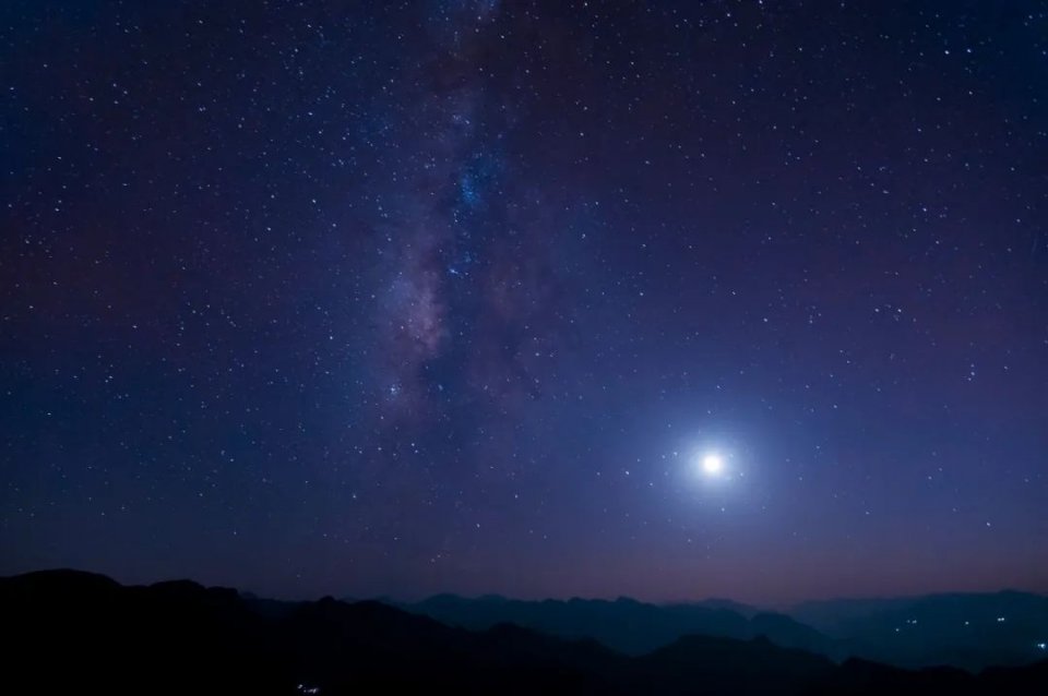 Morning mist and mountains, cloud sea terraces, sunset and starry sky ...