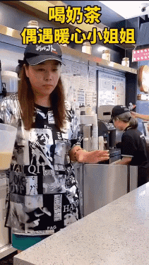 笑晕的GIF：一对情侣在车上亲热时被抓了！这么刺激的吗？