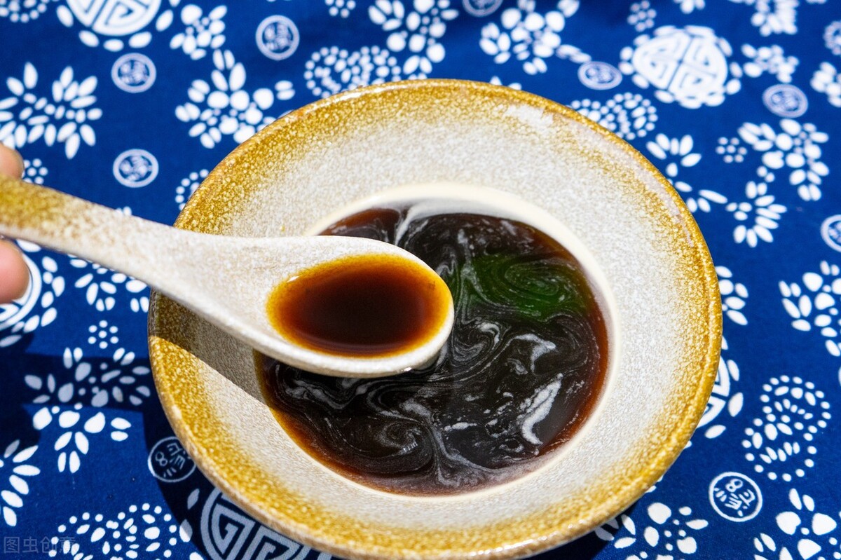 Fishbone stuck in the throat, which is more useful for swallowing rice