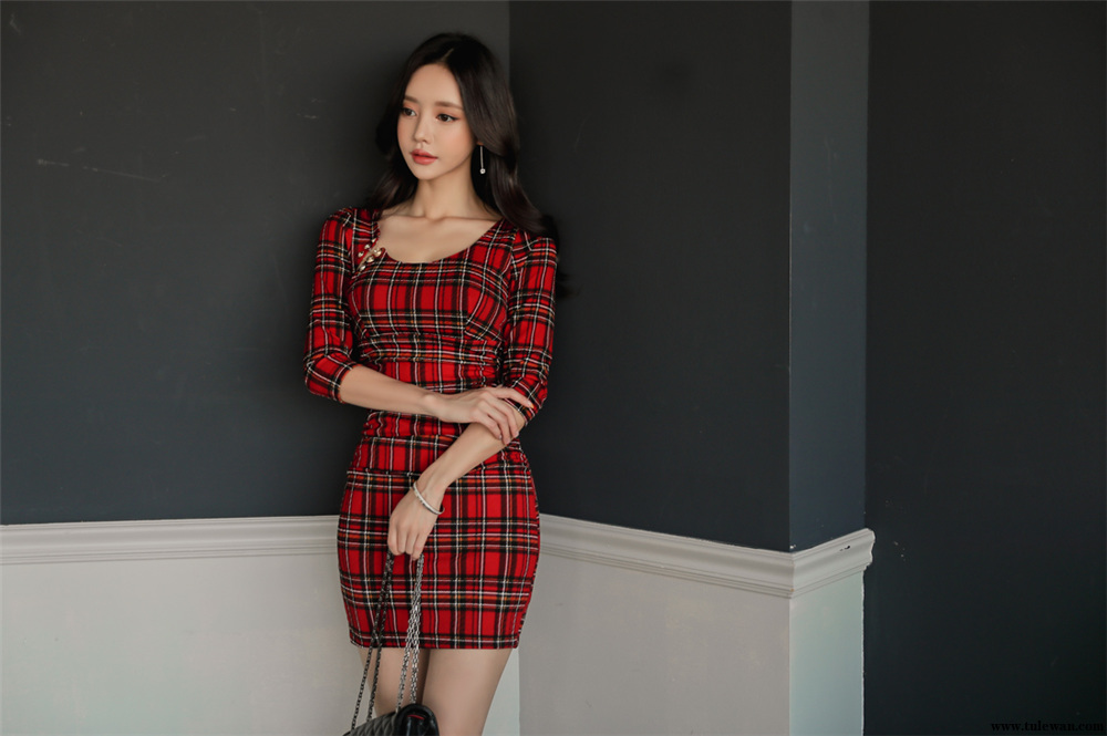 孙允珠丨枫丹秋露午后悠暇细密格子裙