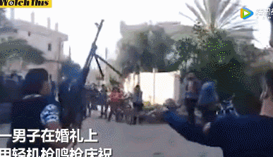 印度三哥在婚礼上鸣枪庆祝，结果却走火把新郎父亲当场爆头…