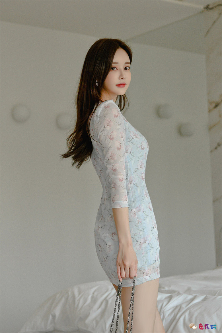 孙允珠：珐琅瓷纹蕴蓝冰玉油彩包臀裙