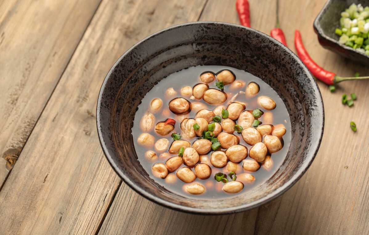 Eating juice from celery, bitter gourd, black fungus, blood pressure