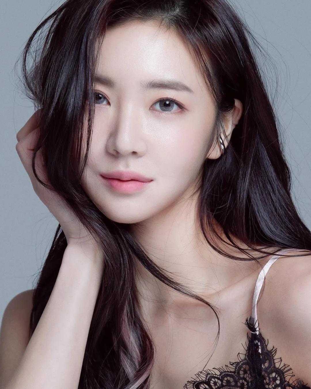 Beautiful pictures: Li Yanhua - iNEWS