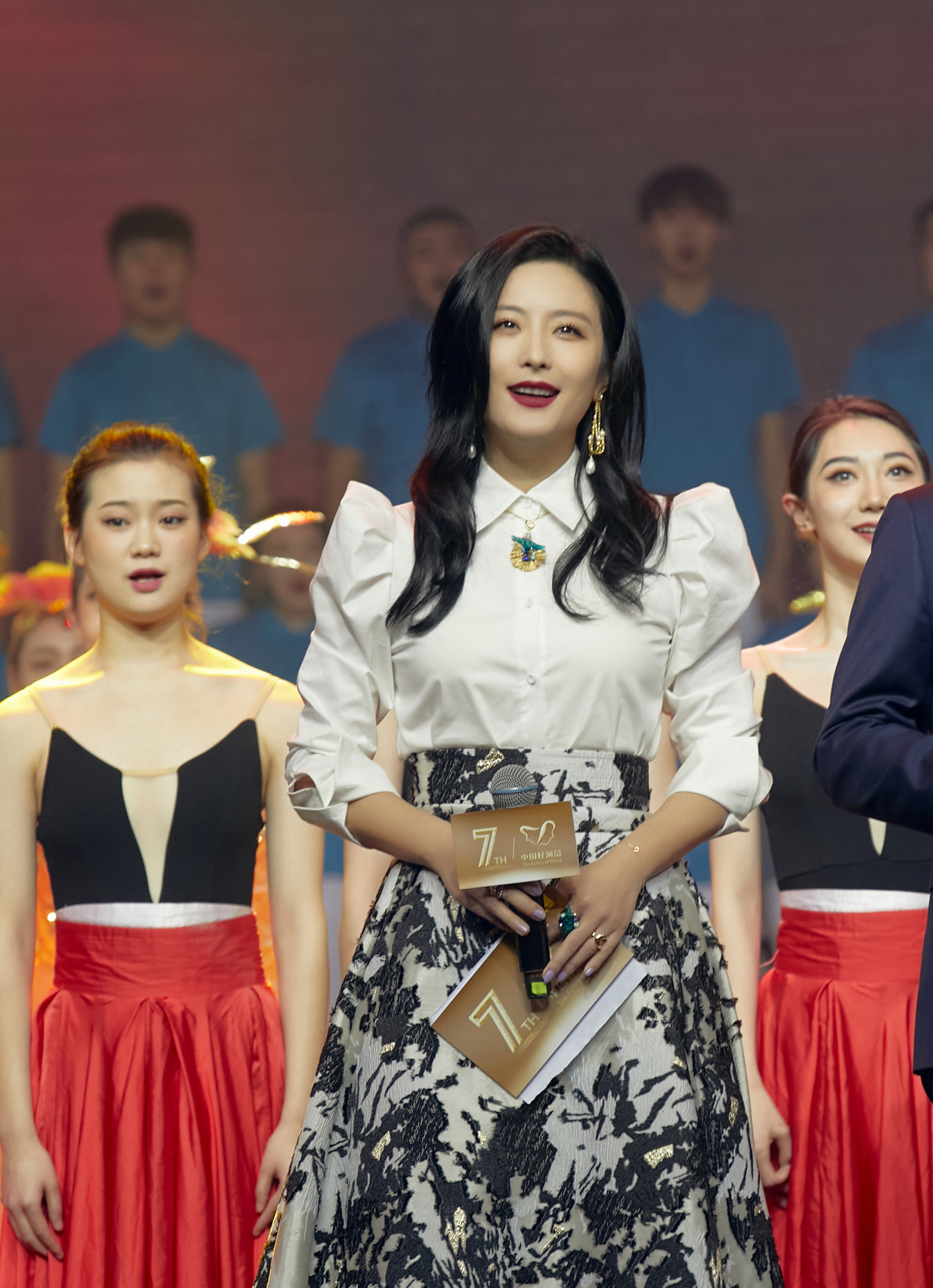 徐百慧优雅亮相 好演员奖 首度主持沉稳大气获赞 市场舆情网