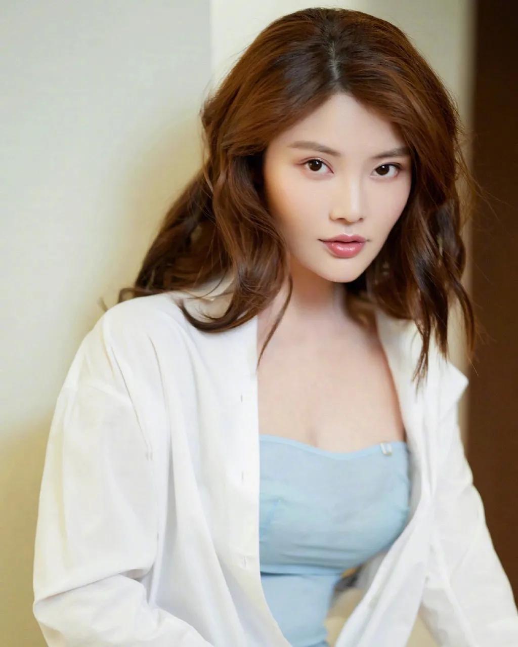 The 31-year-old Xu Dongdong is plump and beautiful - iNEWS