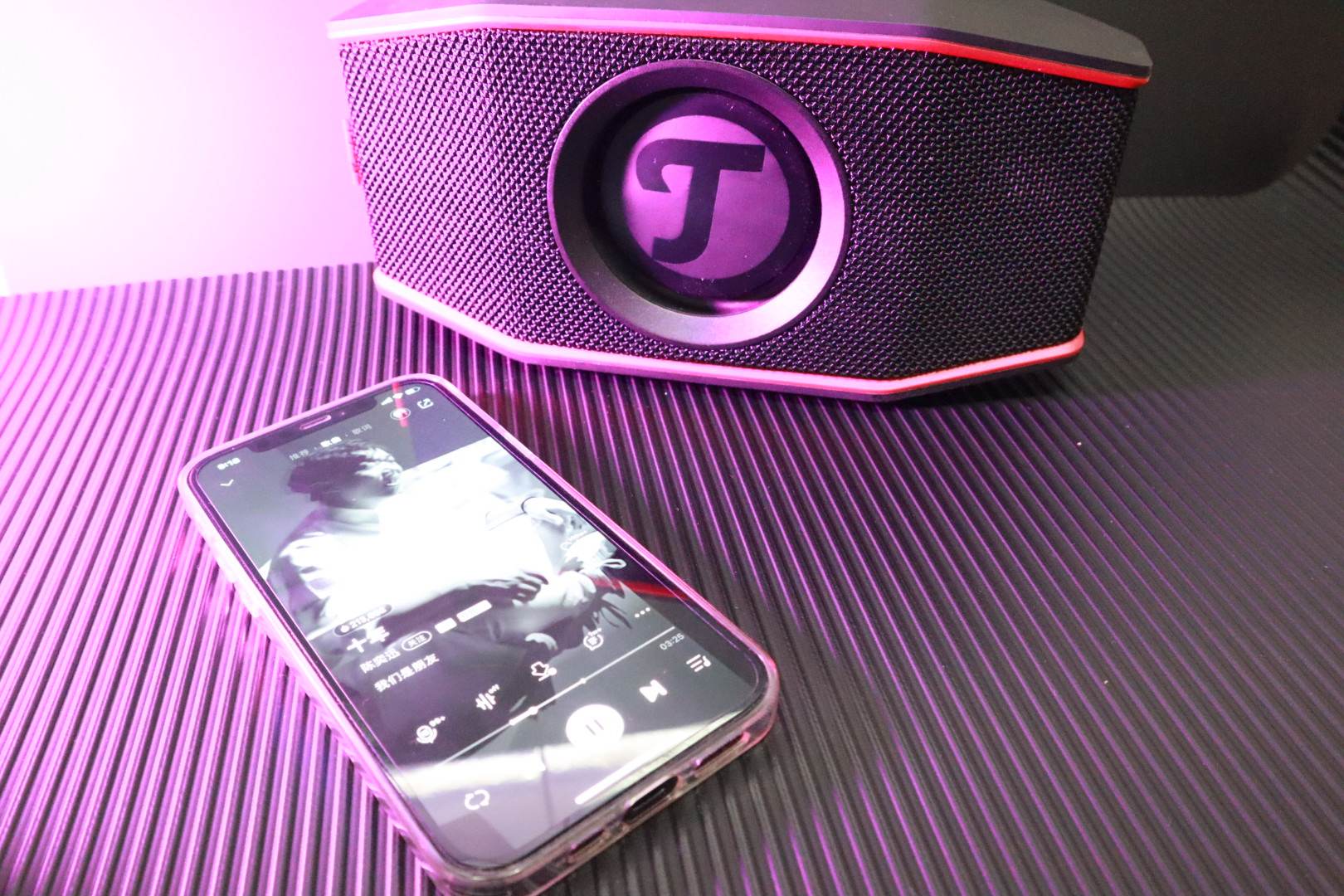 German speakers with bursting sound quality Teufel RocksterGo, the