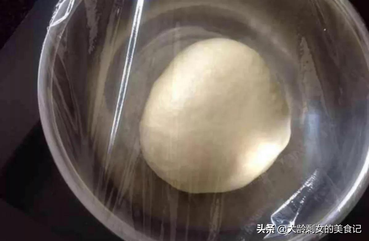 Don't add yeast directly when baking the noodles, teach you the correct method, fill the bowl in