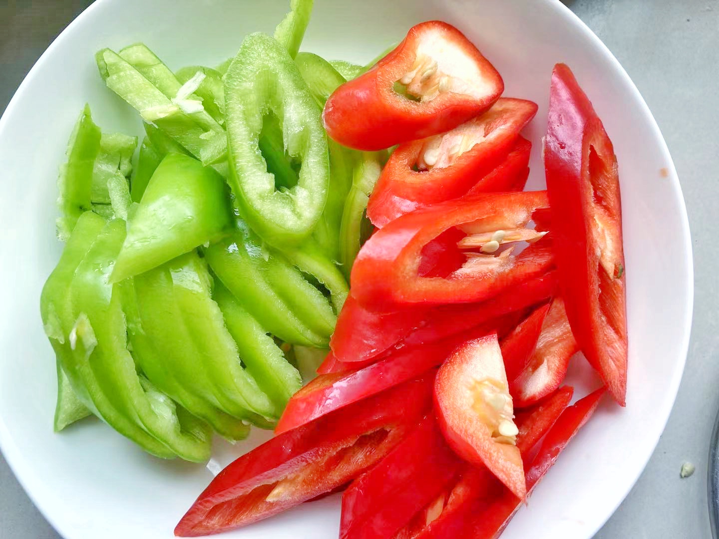 Tofu skin is done in this way, fresh and spicy appetizer and meal, easy