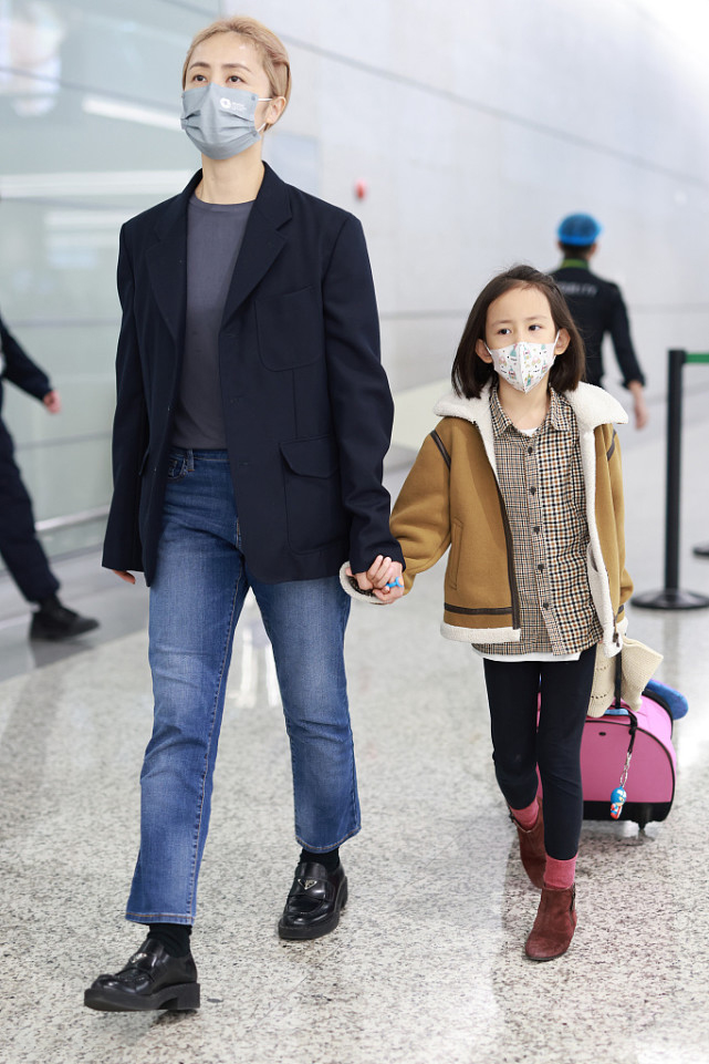 Huang Lei and Sun Li show up with their second daughter, 7-year-old ...