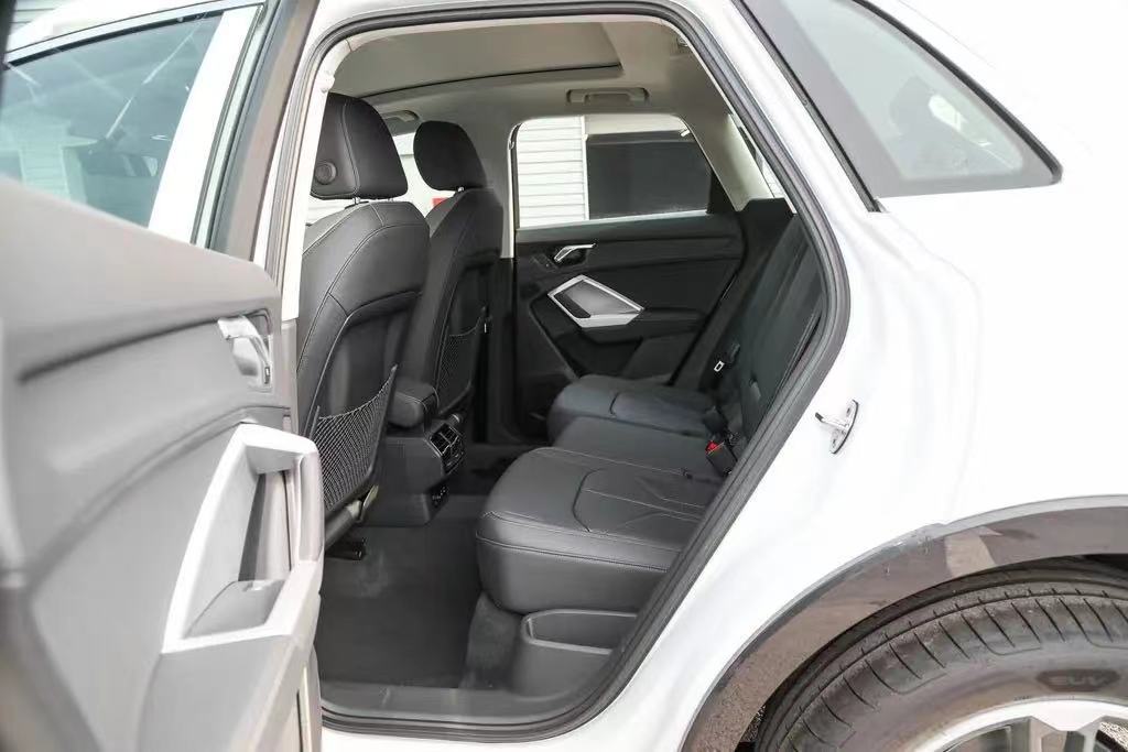 What should I do if the rear air conditioner of Audi Q3 does not come