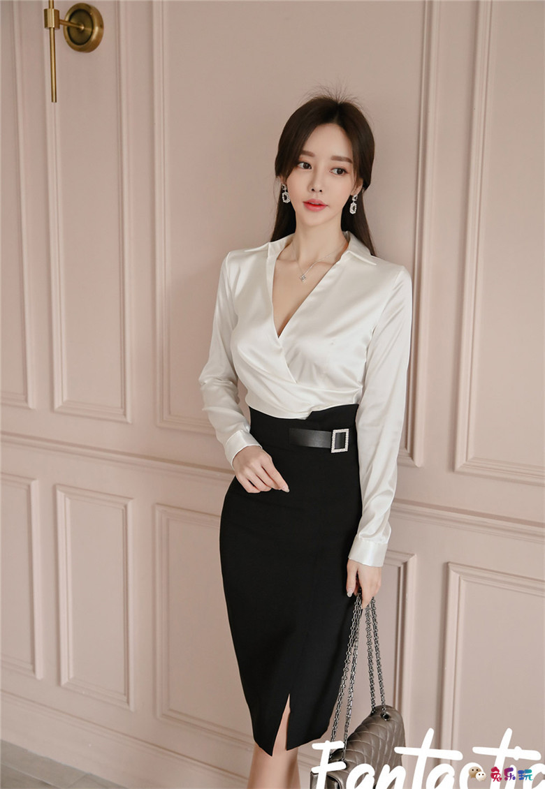 孙允珠：纯净碧波丝光滑柔斜衩及膝裙