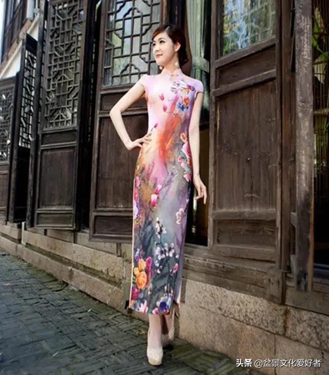 The encounter between cheongsam and bonsai, a kind of alluring beauty ...