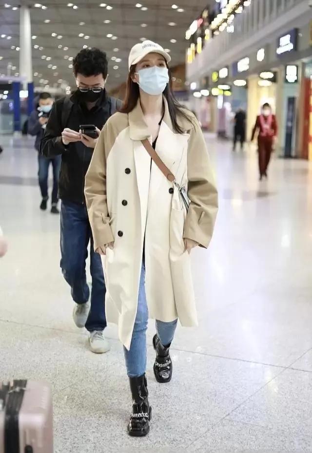 Wang Churan wears fashion at the airport, color-blocking windbreaker ...