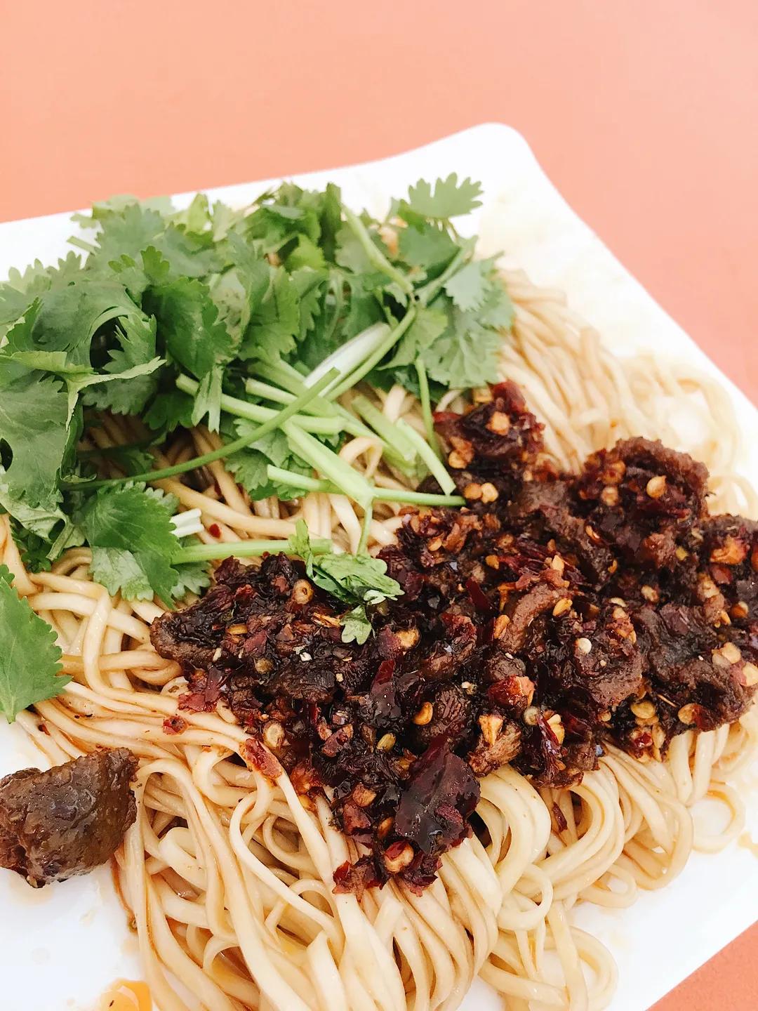 These delicacies in Yibin are absolutely amazing! - iNEWS
