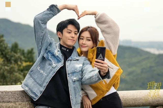Qin Lan and Dylan Wang for Day Day Up! 💚💙 Why are they so like