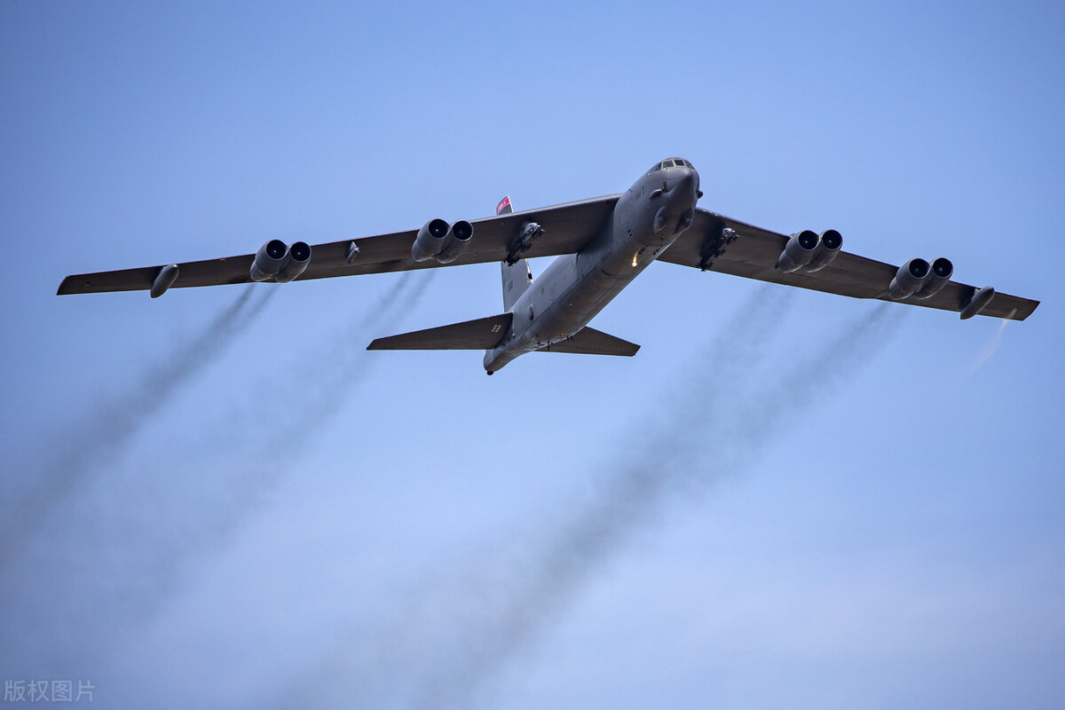 100 years of service?How did the stratobomber B-52 do it?Watch it write ...