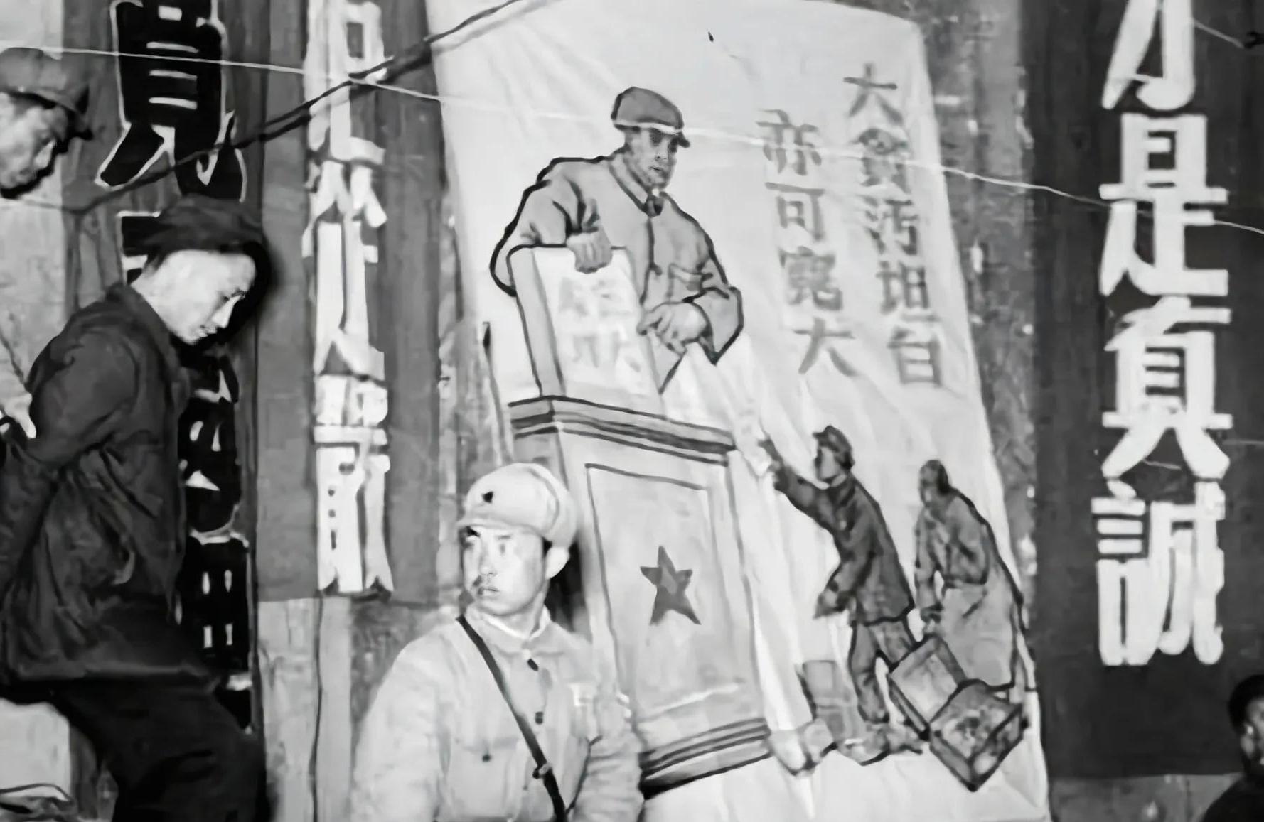 In 1951, Liu Qingshan and Zhang Zishan were embezzled and exposed at ...