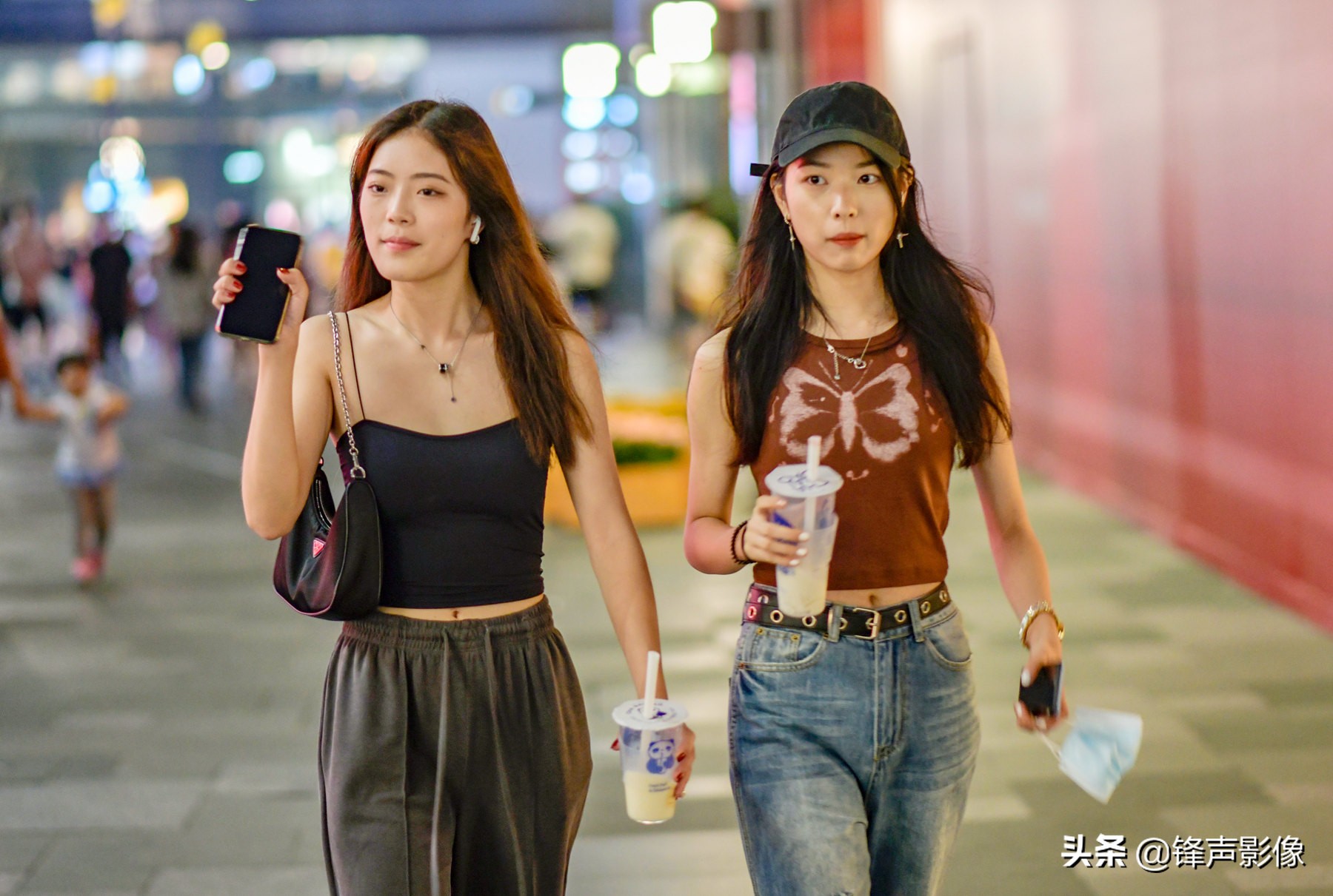 Fashion street shooting in Taikoo Li, Chengdu, look at the young girls ...