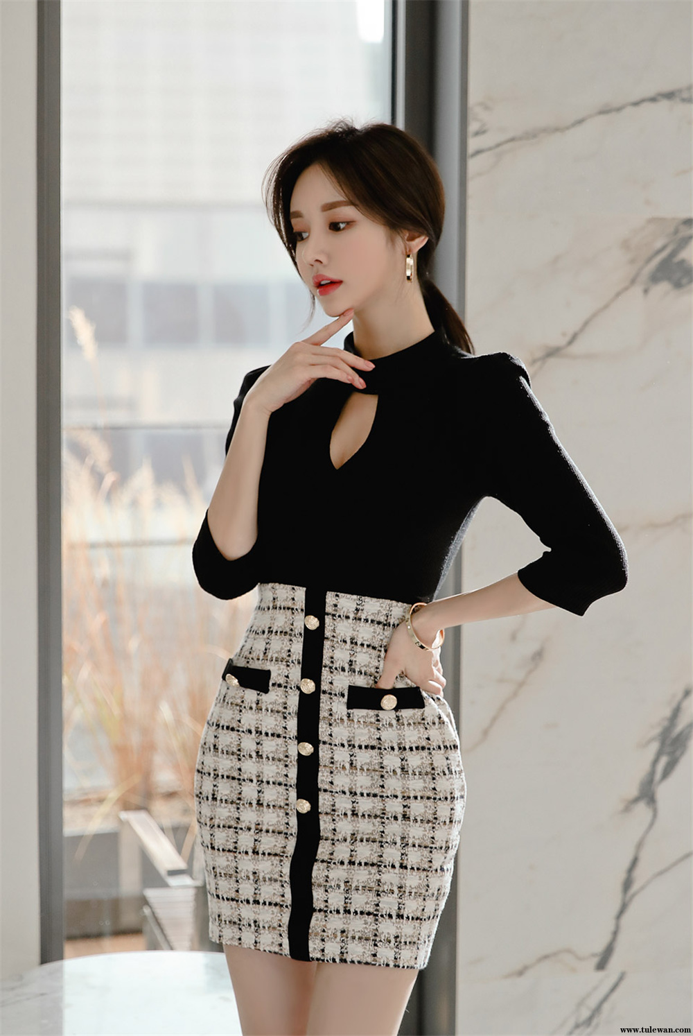 孙允珠丨亮黑镂空烁色钻石水滴拼搭裙