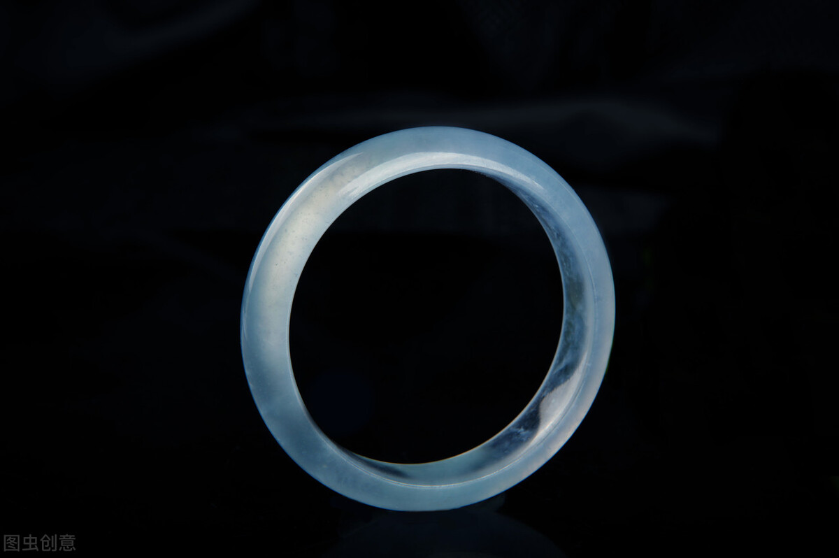 Can jadeite be soaked in water?Will the waxy jadeite an ice seed