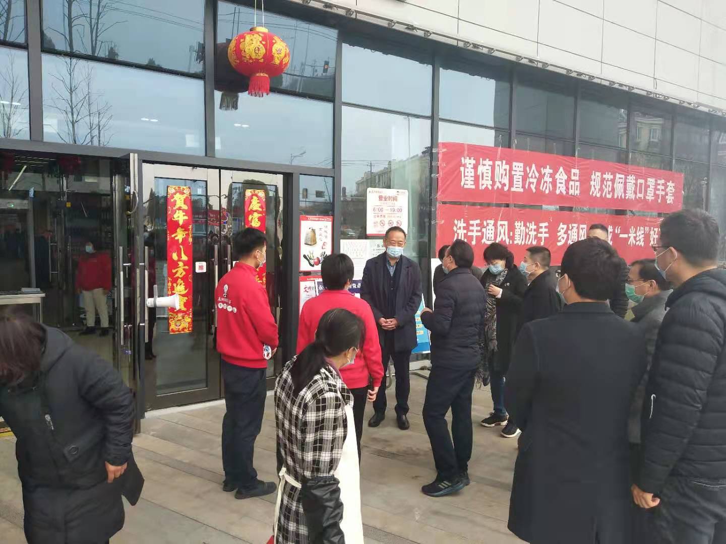 省區領導一行到劉姐菜籃子永寧店就南京城鄉社區商業工作方案調研