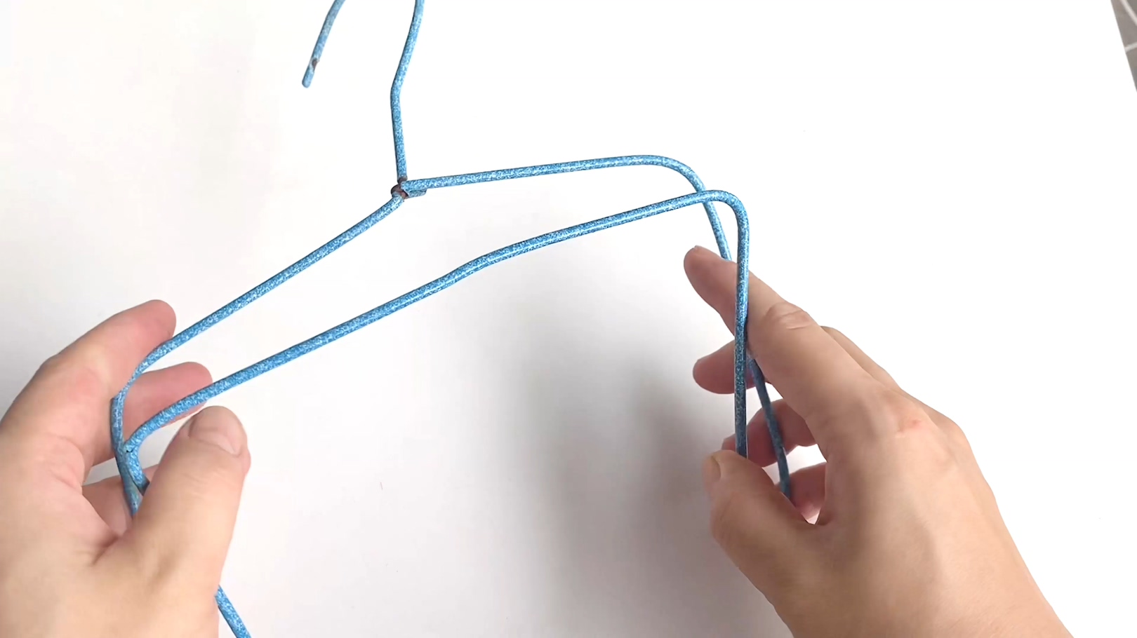 Don't throw away the old clothes hangers at home. There are 7 magical