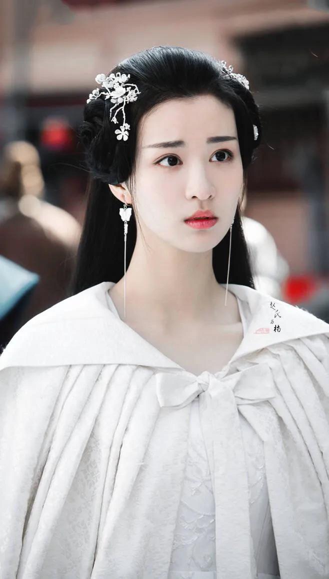 Wang Churan, the new Xiaohua has a superb appearance - iNEWS