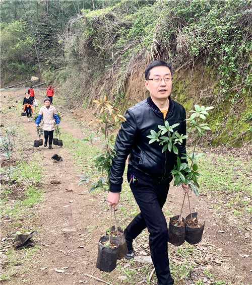 永康市红十字会联合市自然资源和规划局开展义务植树活动