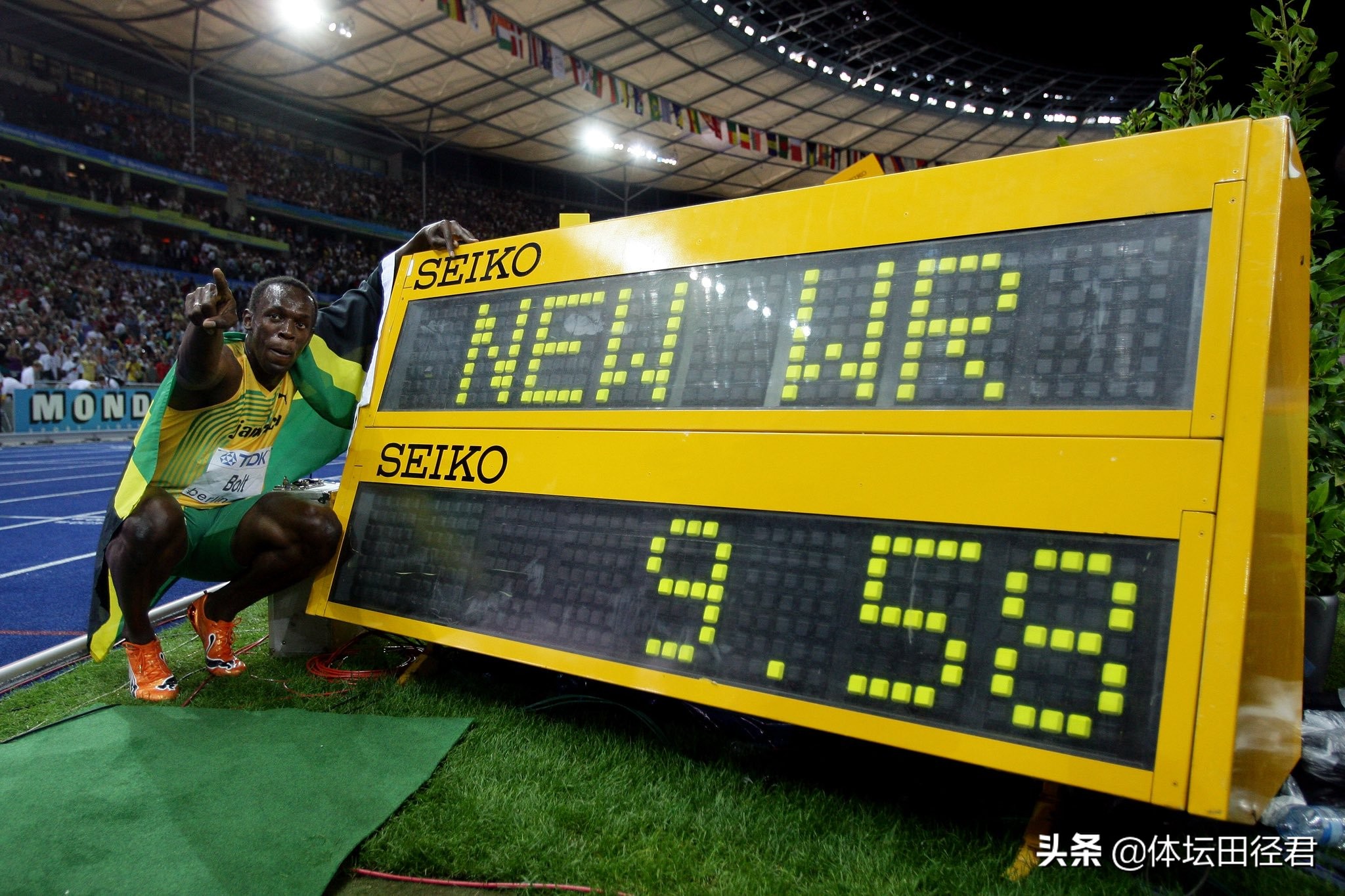 8.95 meters, the dusty world record for long jump for thirty years ...