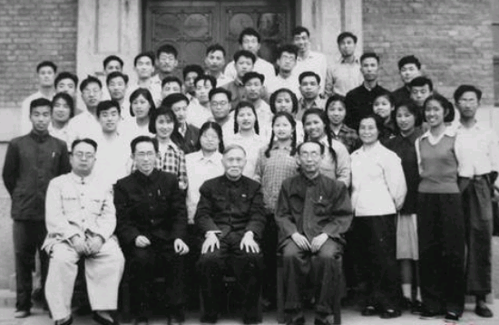 Xu Teli: I am only Mao Zedong's one-day teacher, and he is my lifelong ...