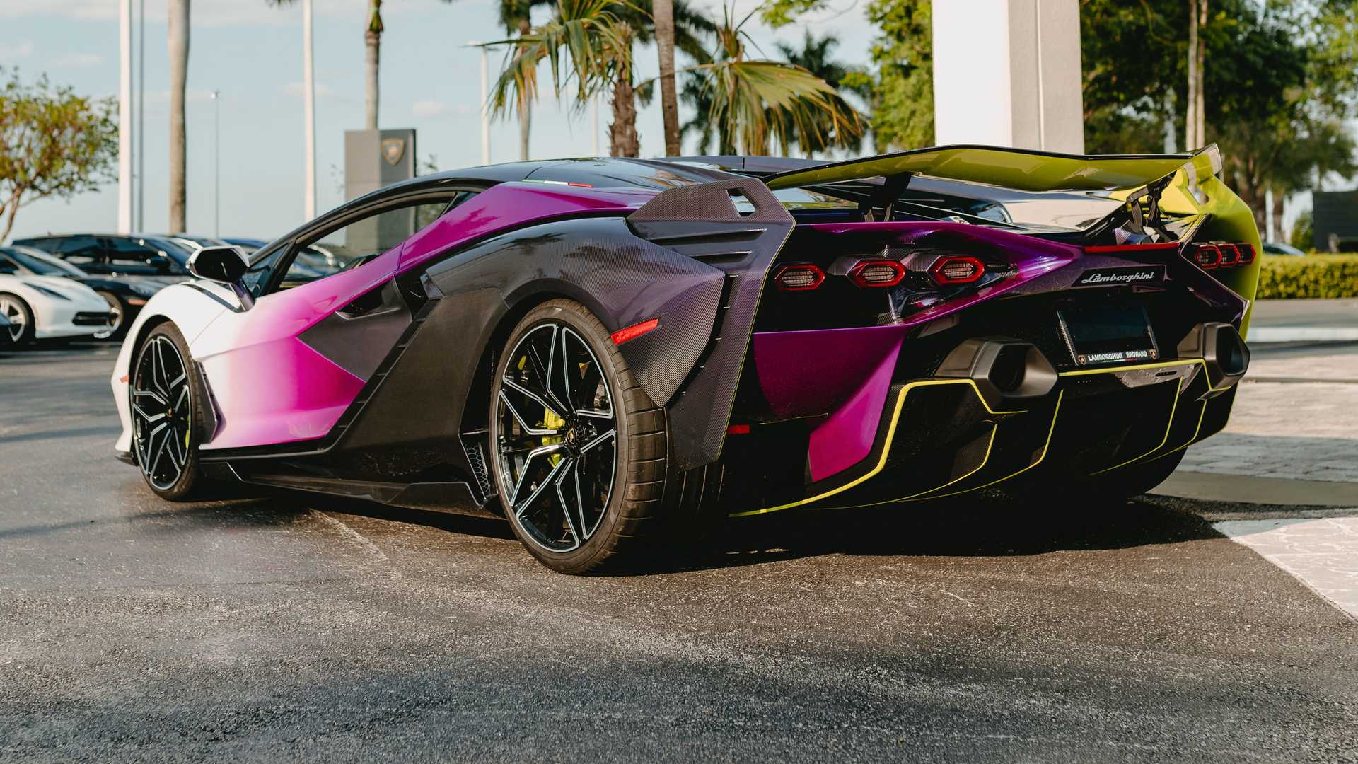 This Lamborghini Sian is cool, using gradient purple body, pricing ...