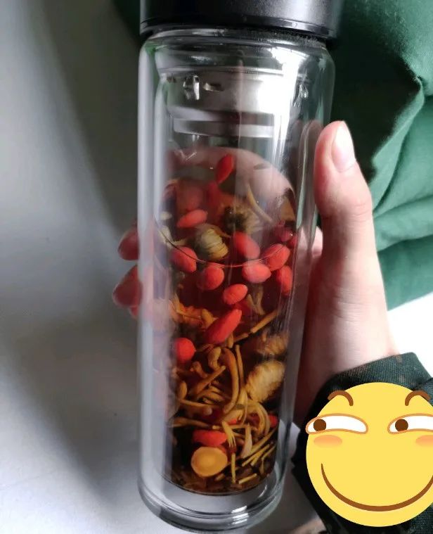 The thermos cup used by the girl exploded and hurt her eyeballs. Why