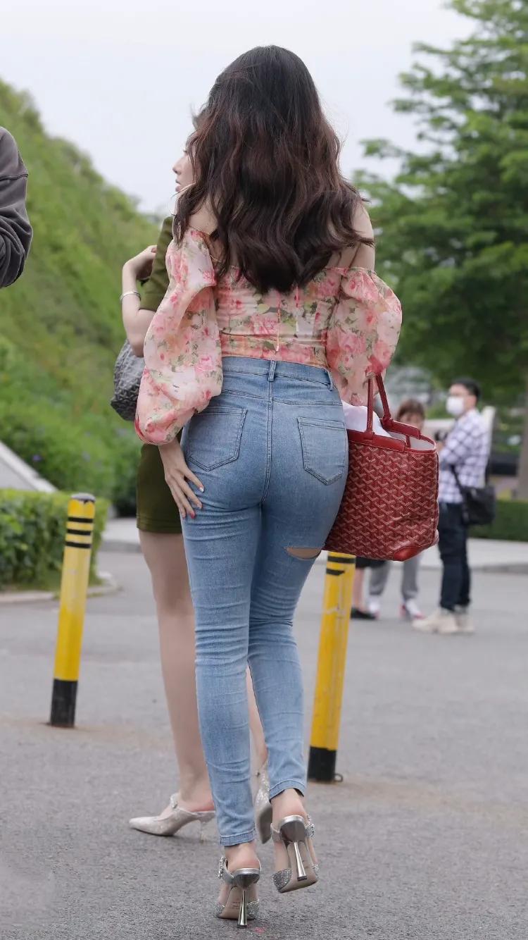 Why do you feel that women don't wear jeans without a belt and they won't fall off? iNEWS