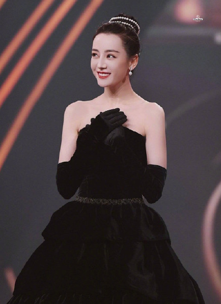Internet celebrities gather on Weibo night: Li Ziqi's face is swollen ...