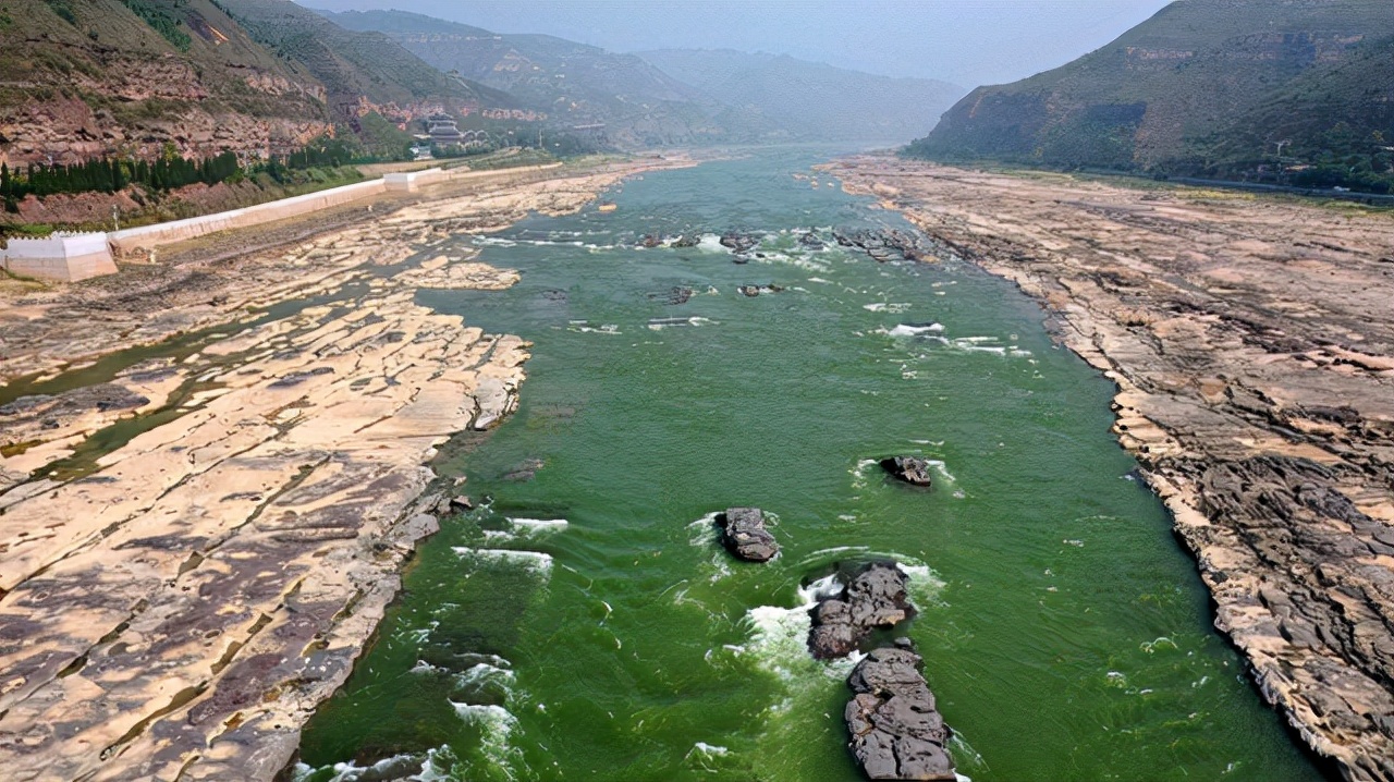 The water of the Yellow River turns green and clear!What does this