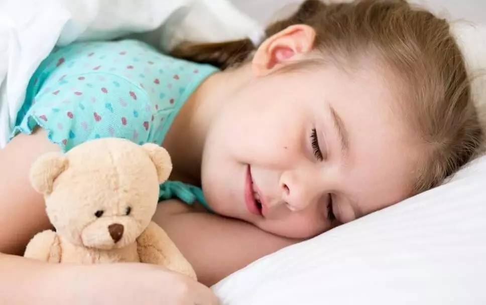 How old can a baby sleep on his stomach?Gu Juji stayed up all night for months because of his