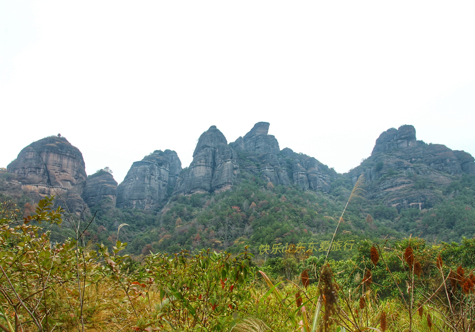 Tour the Longchuan Huoshan Mountain, climb the cliff and explore the ...