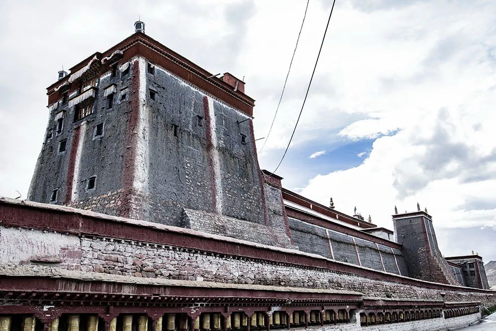 Asked·44 Sakya Temple, the oldest and most complete royal city in China