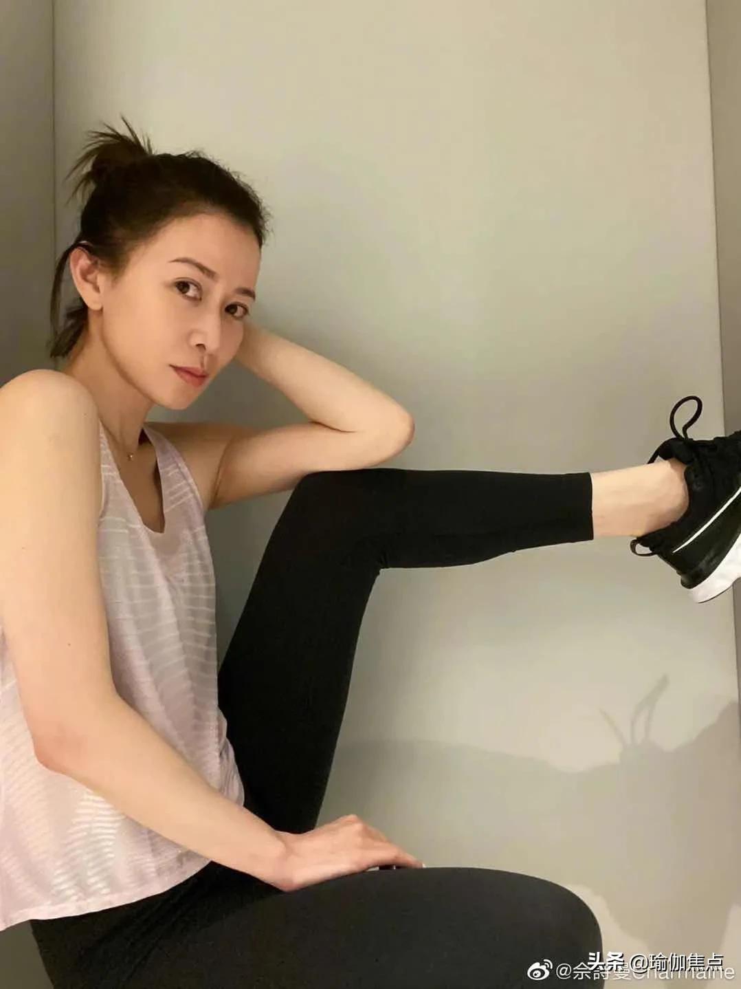 46yearold Charmaine Sheh takes yoga photos and shows her vest line your figure has betrayed